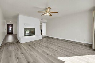 1011 Elk Grove Dr in Richardson, TX - Building Photo