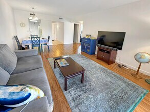 1500 Crescent Cir in Lake Park, FL - Foto de edificio - Building Photo