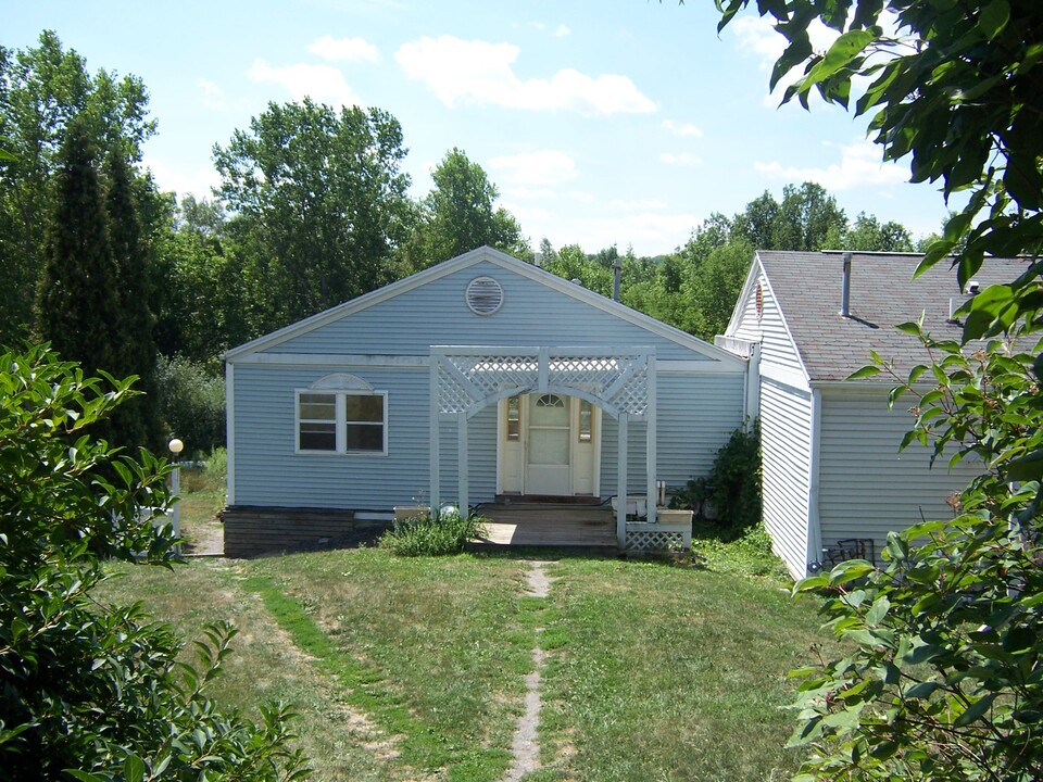 1477 Slaterville Rd, Unit 1 in Ithaca, NY - Foto de edificio