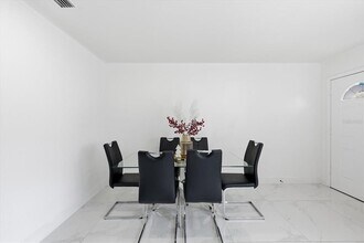 2521 W Minnehaha St in Tampa, FL - Building Photo - Building Photo