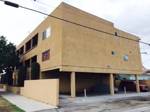 855 W 102nd St in Los Angeles, CA - Foto de edificio - Building Photo