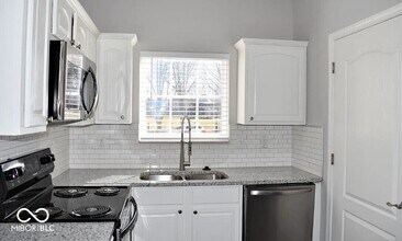12938 University Crescent in Carmel, IN - Building Photo - Building Photo