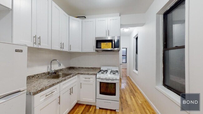139 W 28th St in New York, NY - Building Photo - Building Photo