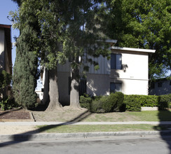 6453 Shirley Ave in Reseda, CA - Building Photo - Building Photo