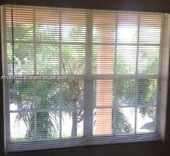 33 Salamanca Ave in Coral Gables, FL - Building Photo - Building Photo