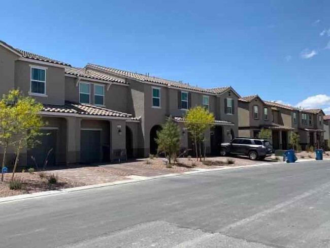 5345 Lazy Breeze Ave in Las Vegas, NV - Building Photo - Building Photo