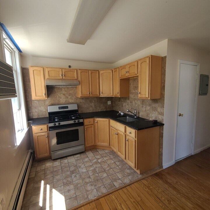 42 Parsons St in Yonkers, NY - Building Photo