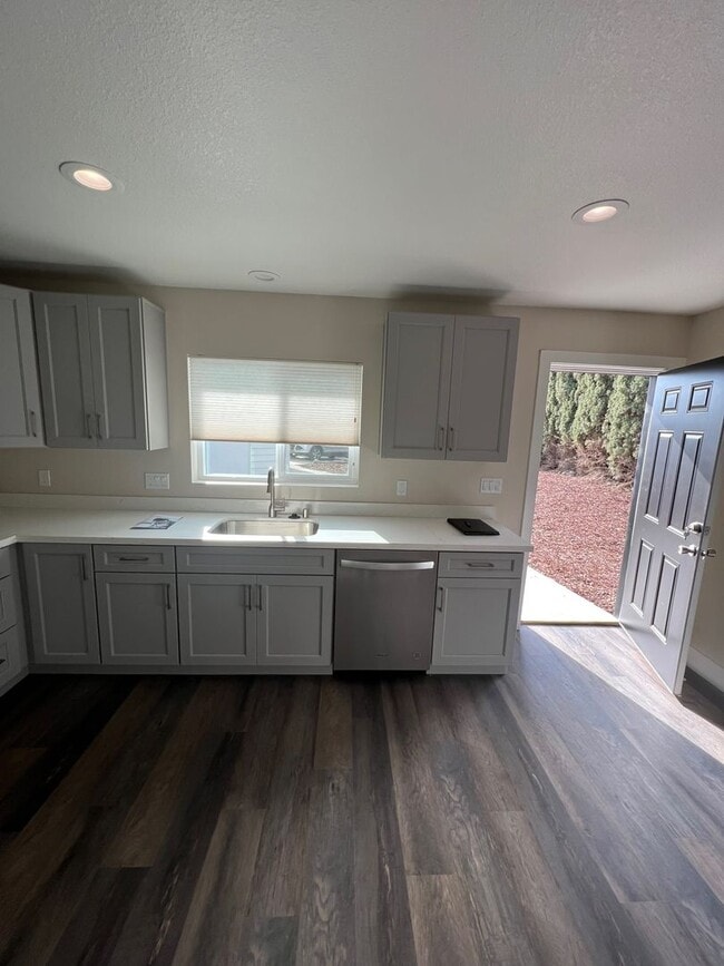 613 Yew Ct in Vacaville, CA - Building Photo - Building Photo