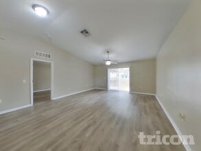 339 Squires Grove Dr in Winter Haven, FL - Foto de edificio - Building Photo