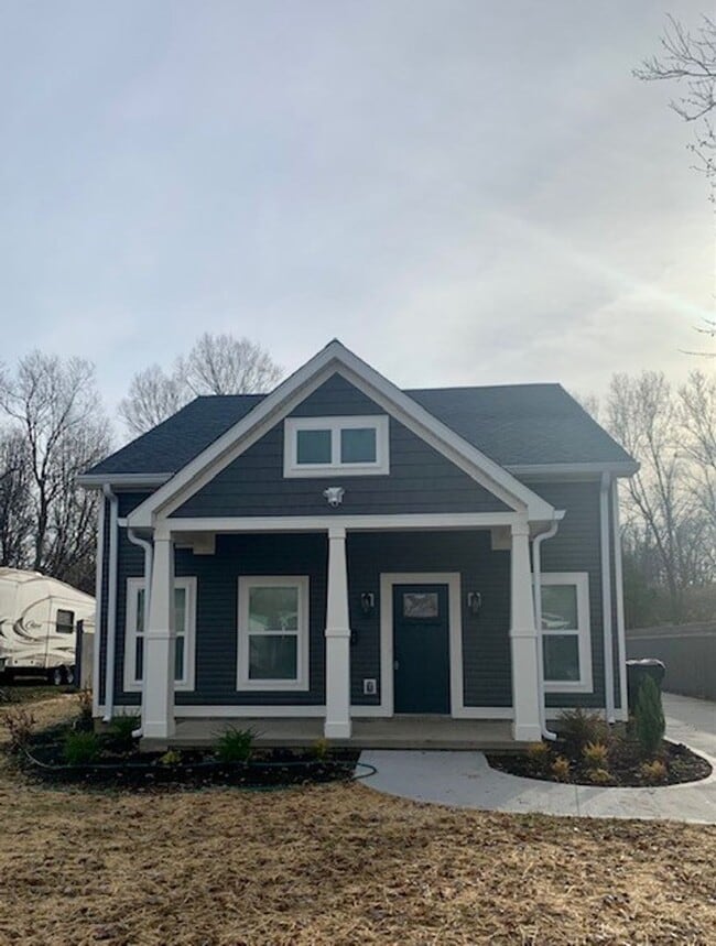 property at 705 Golfview Dr