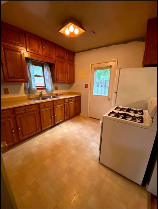 property at 1527 Ferry St
