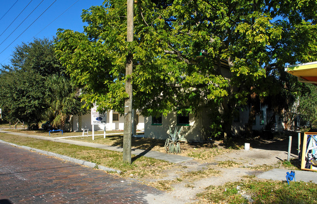 425 13th Ave S in St. Petersburg, FL - Building Photo - Building Photo