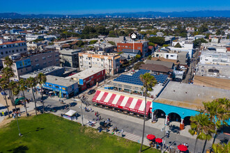 25 Horizon Ave in Venice, CA - Building Photo - Building Photo