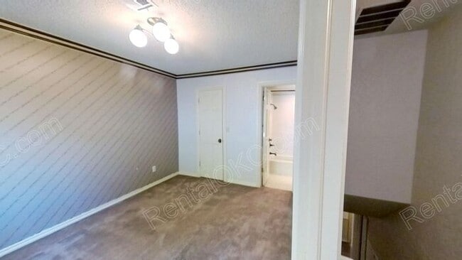 911 Leisure Dr in Midwest City, OK - Building Photo - Building Photo