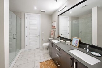 3481 Lakeside Dr NE-Unit -2-3305 in Atlanta, GA - Foto de edificio - Building Photo