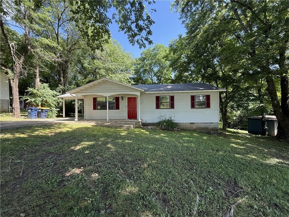 707 E Washington Ave in Harrison, AR - Foto de edificio