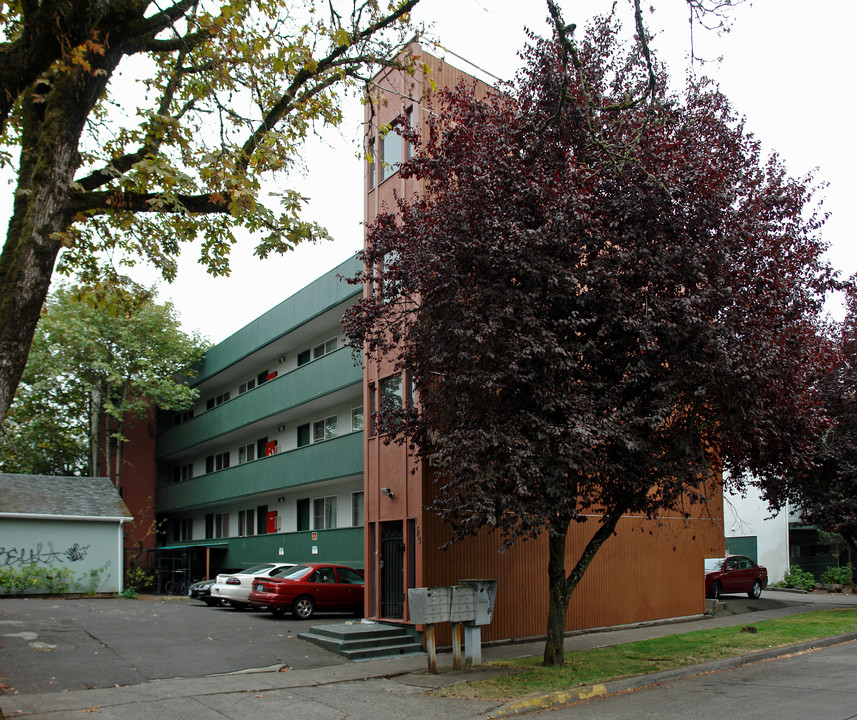 Maple Arms in Eugene, OR - Building Photo