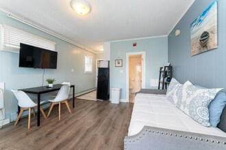 46 E Grand Ave in Old Orchard Beach, ME - Building Photo - Building Photo