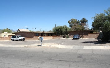 2202-2212 N Belvedere Ave in Tucson, AZ - Building Photo - Building Photo