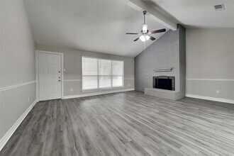 12015 Woolford Dr in Houston, TX - Foto de edificio - Building Photo