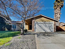 1122 Whipporwill Way in Suisun City, CA - Building Photo