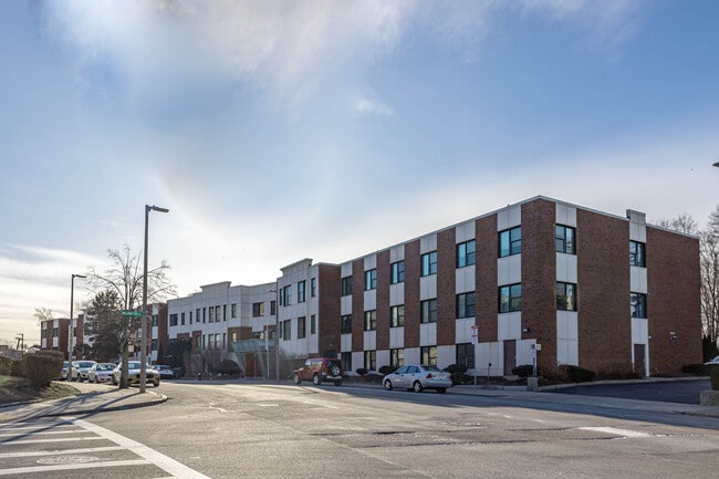 Chestnut Hill Park Condominiums in Brighton, MA - Building Photo - Building Photo