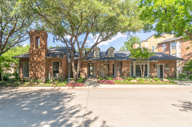 Chateau on The River in Fort Worth, TX - Foto de edificio - Building Photo