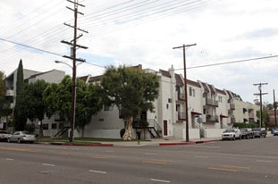 7340 Haskell Ave in Van Nuys, CA - Building Photo
