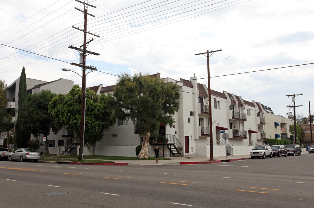 7340 Haskell Ave in Van Nuys, CA - Building Photo