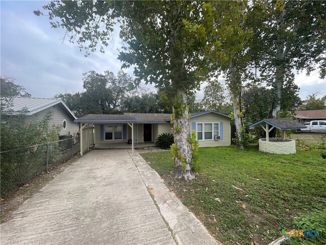 1015 Reiley Rd in Seguin, TX - Building Photo - Building Photo