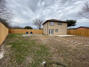 2110 Calle Estrella in San Antonio, TX - Building Photo - Building Photo