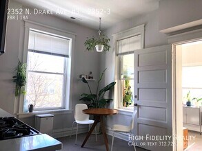 2352 N Drake Ave in Chicago, IL - Building Photo - Building Photo