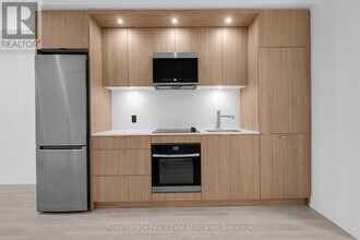 60 Central Park Roadway in Toronto, ON - Building Photo - Building Photo