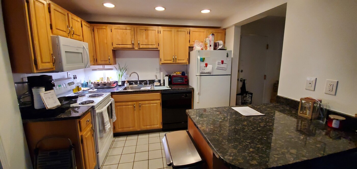 126 Jersey St, Unit D in Boston, MA - Building Photo