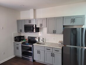 705 S 52nd St in Philadelphia, PA - Building Photo - Building Photo