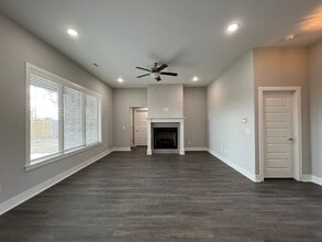 6051 W Mecklin St in Fayetteville, AR - Building Photo - Building Photo