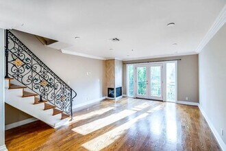 3401 Barham Blvd in Los Angeles, CA - Building Photo - Building Photo