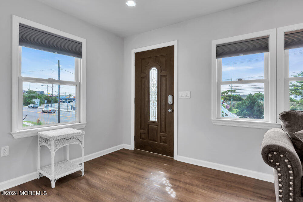27 Arnold Ave in Point Pleasant Beach, NJ - Building Photo
