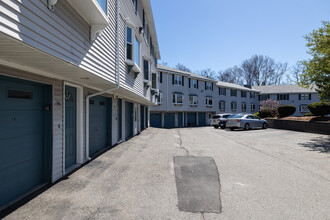 Angle Hollow Condominiums in Lowell, MA - Building Photo - Building Photo