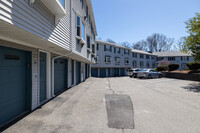 Angle Hollow Condominiums in Lowell, MA - Foto de edificio - Building Photo