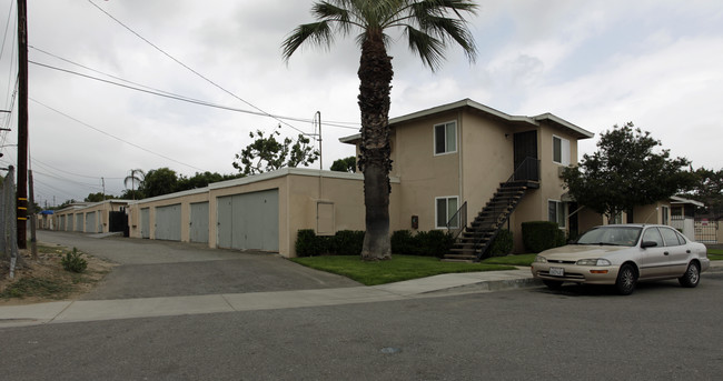 117 N 13th Ave in Upland, CA - Foto de edificio - Building Photo