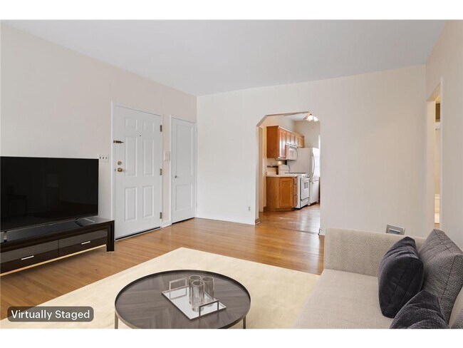 3136 W Bde Maka Ska Blvd in Minneapolis, MN - Building Photo - Building Photo