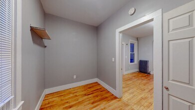 117 Ashmont St, Unit 1 in Portland, ME - Foto de edificio - Building Photo