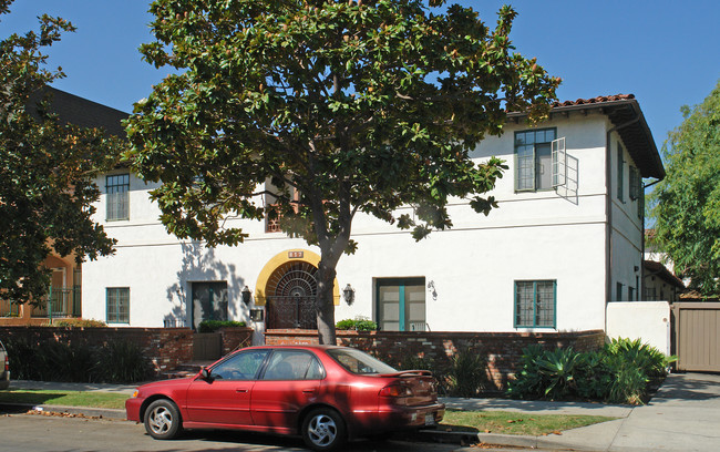 817 N Hayworth Ave in Los Angeles, CA - Foto de edificio - Building Photo