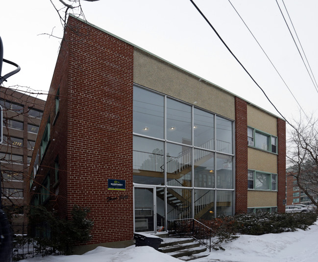 350 Clemow Ave in Ottawa, ON - Building Photo - Building Photo