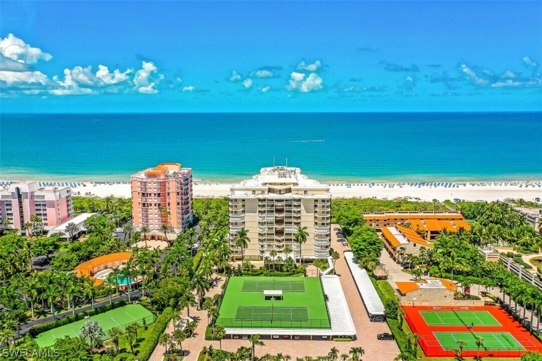 520 S Collier Blvd in Marco Island, FL - Foto de edificio