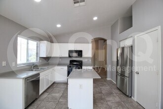 14867 W Acapulco Ln in Surprise, AZ - Foto de edificio - Building Photo