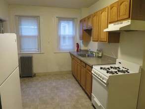 6 Cypress St, Unit 2 in Somerville, MA - Building Photo - Building Photo