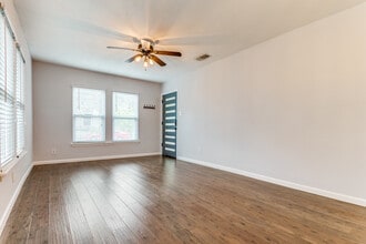 326 Simon in San Antonio, TX - Building Photo - Building Photo