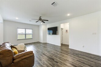 1088 Rd 5102 in Cleveland, TX - Building Photo - Building Photo